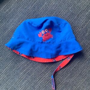 Reversible crab sunhat